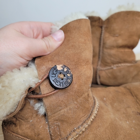Ugh Bailey button chestnut boots kids 3 - Picture 4 of 6